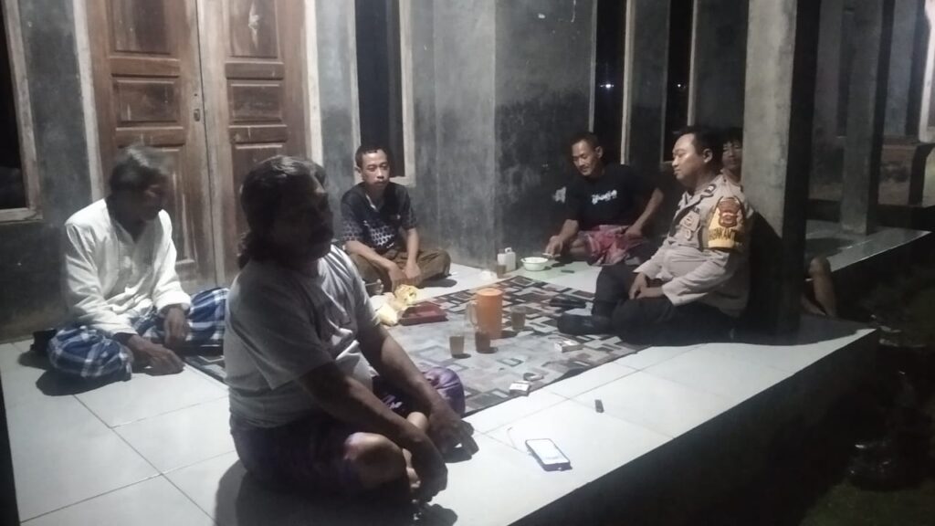 Polsek Munjul Laksanakan Patroli Dialogis untuk Menjaga Keamanan dan Ketertiban Masyarakat 7 WhatsApp Image 2024 04 08 at 03.25.41