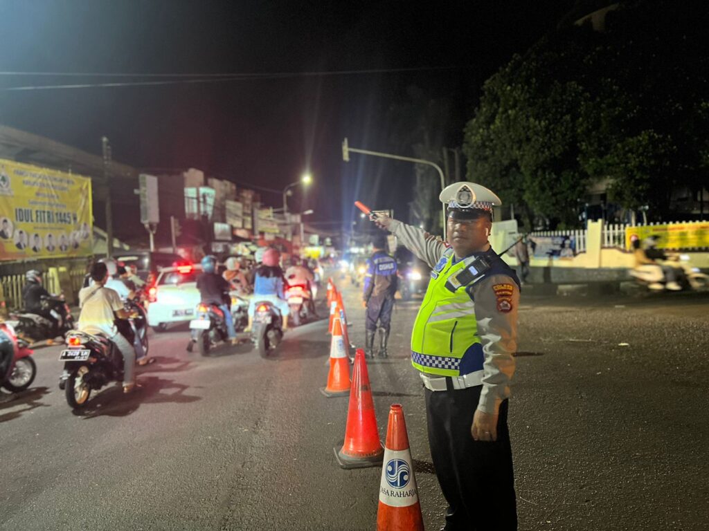Polres Pandeglang Siap Berikan Pelayanan Pengaturan Arus Lalu Lintas dan Pengamanan Malam Takbir Menjelang Idul Fitri 1445 H 6 WhatsApp Image 2024 04 09 at 22.36.07