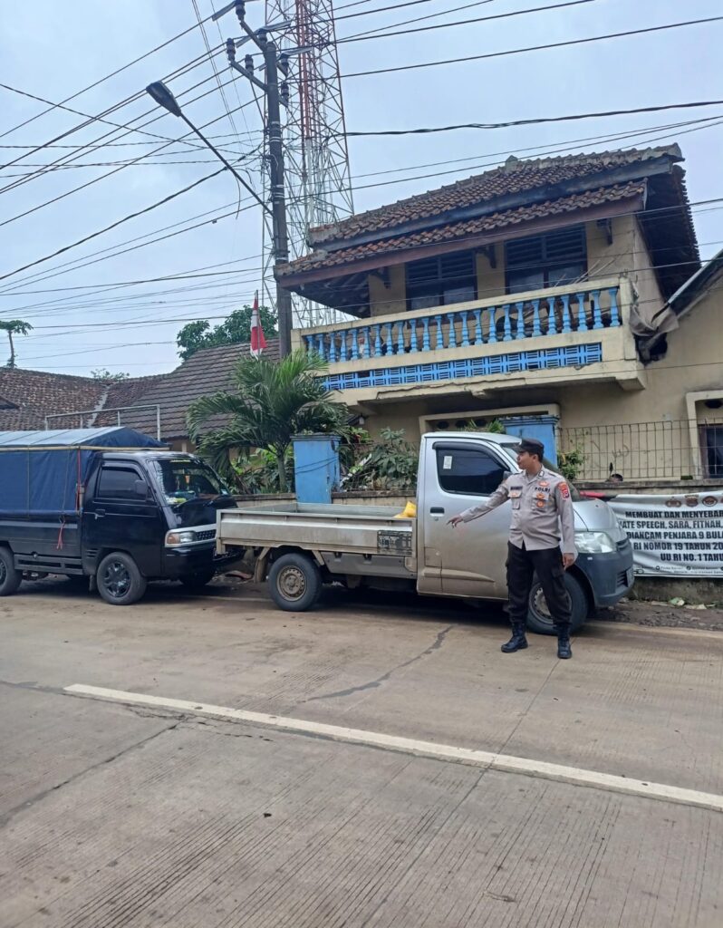 Polsek Bojong Berikan Pelayanan Pengaturan Lalulintas untuk Memperlancar Perjalanan Halal Bi Halal Idul Fitri 1445 H 2 WhatsApp Image 2024 04 11 at 10.14.30