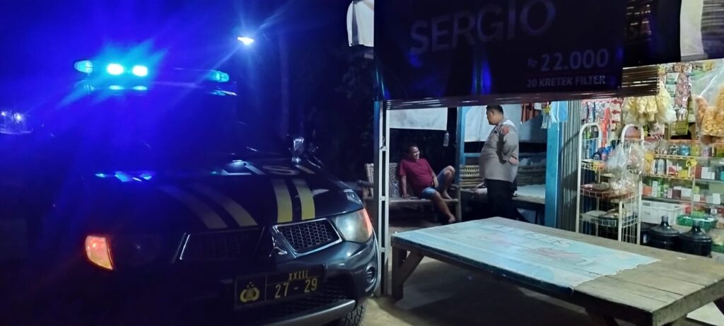 Polsek Bojong Polres Pandeglang Gelar Patroli Malam dan Berikan Pesan Kamtibmas di Desa Binaan selama Perayaan Lebaran Idul Fitri 1445 H 3 WhatsApp Image 2024 04 11 at 10.15.17