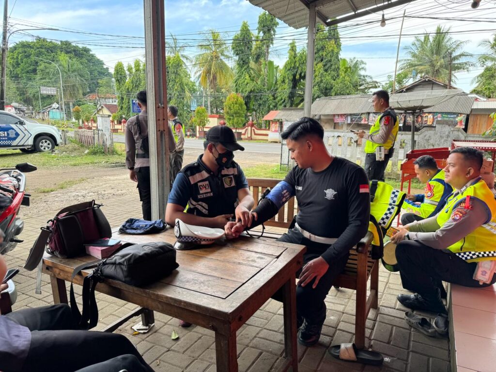 Subsatgas Banops Dokkes Polres Pandeglang Gelar Patroli Kesehatan di Pos Terpadu Carita dan Tempat Wisata dalam Ops Ketupat Maung 2024 8 WhatsApp Image 2024 04 13 at 10.48.28