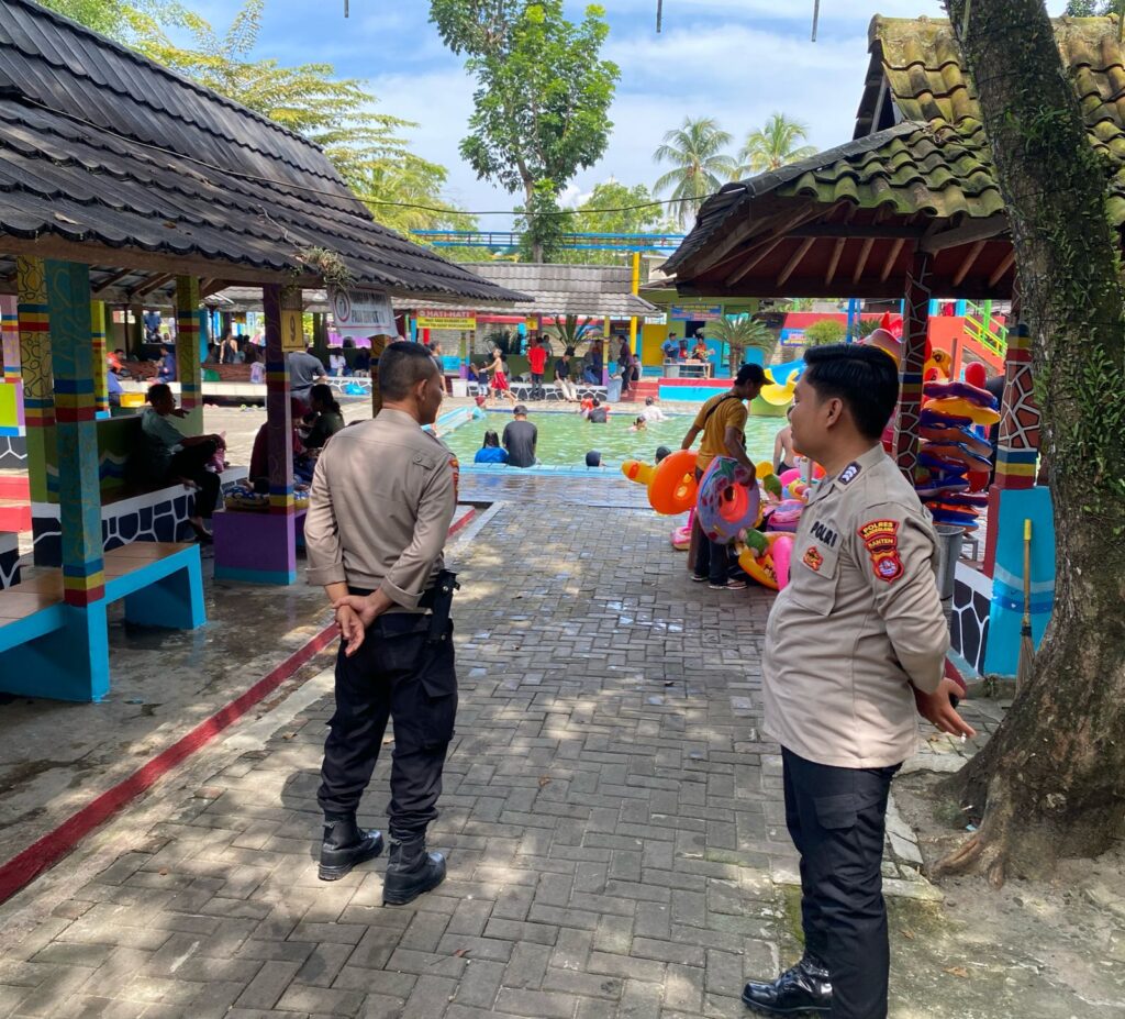 Polsek Banjar Polres Pandeglang Lakukan Pengamanan di Objek Wisata Pemandian Air Panas Cisolong 10 WhatsApp Image 2024 04 13 at 19.47.48