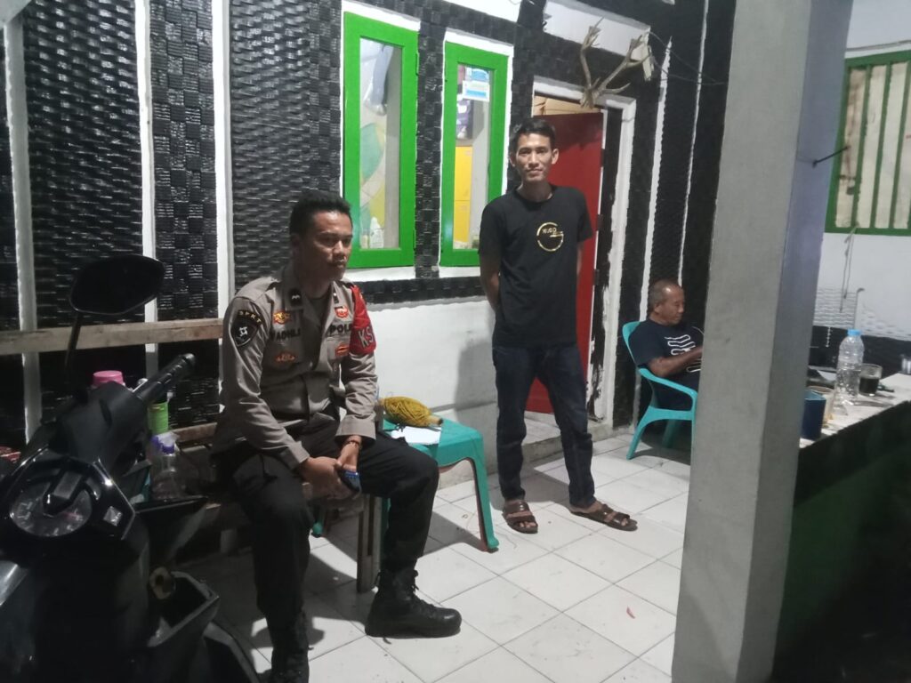 Personil Polsek Panimbang Polres Pandeglang Melaksanakan Patroli Malam untuk Keamanan Wilayah 1 WhatsApp Image 2024 04 16 at 23.27.38