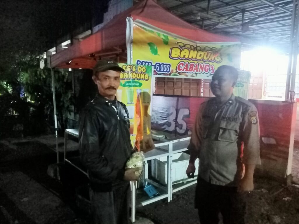 Polsek Cadasari Tingkatkan Patroli terhadap Para Tukang Ojek demi Meningkatkan Keamanan Malam Hari 2 WhatsApp Image 2024 04 17 at 00.46.34
