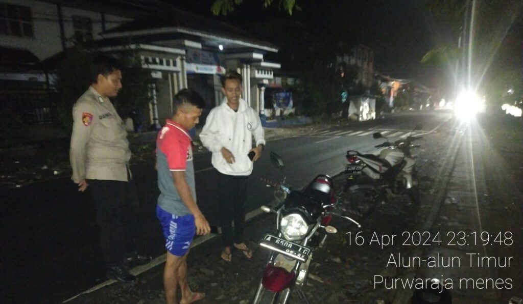 Patroli KRYD Polsek Menes: Upaya Polisi dalam Mencegah Tindakan Kejahatan dan Menjaga Kamtibmas 9 WhatsApp Image 2024 04 17 at 13.44.31