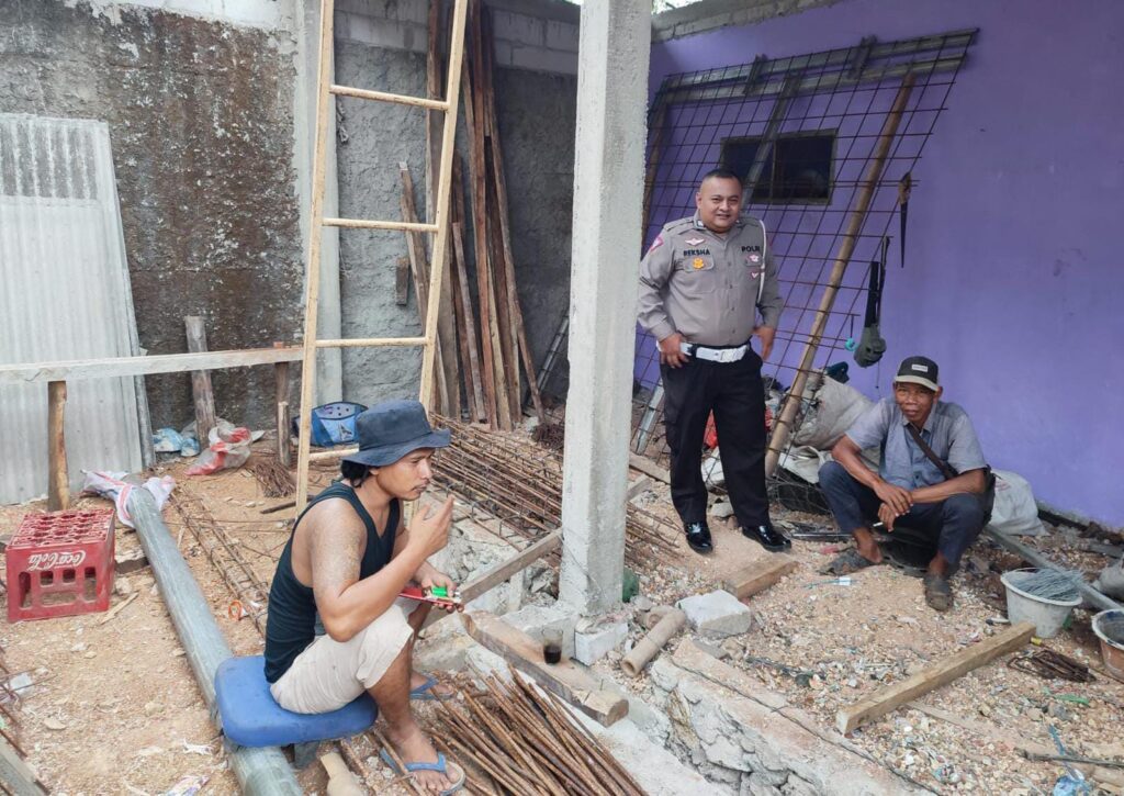 Polsek Cibaliung Polres Pandeglang Terus Jalankan Tugas Pokok sebagai Pelindung, Pengayom, dan Pelayan Masyarakat 5 WhatsApp Image 2024 04 17 at 14.30.55