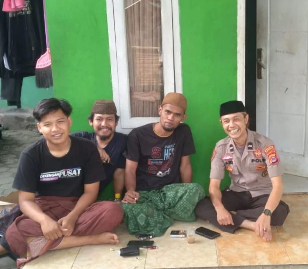 Aipda Ibnu Haris Memulai Tugas sebagai Bhabinkamtibmas di Polsek Cadasari dengan Berbagai Kegiatan Proaktif 6 WhatsApp Image 2024 04 17 at 14.39.49