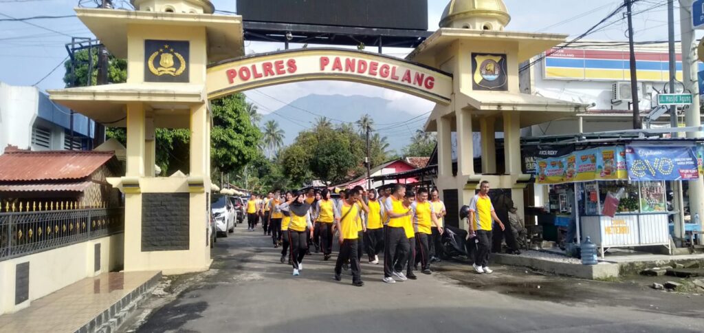 Polres Pandeglang: Semangat Olahraga, Semangat Pelayanan Prima 7 WhatsApp Image 2024 04 19 at 09.10.57