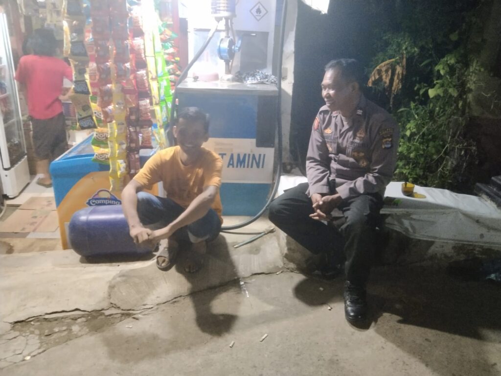 Polsek Cadasari Intensifkan Patroli Malam untuk Jaga Keamanan dan Ketertiban Masyarakat 6 WhatsApp Image 2024 04 22 at 07.02.58