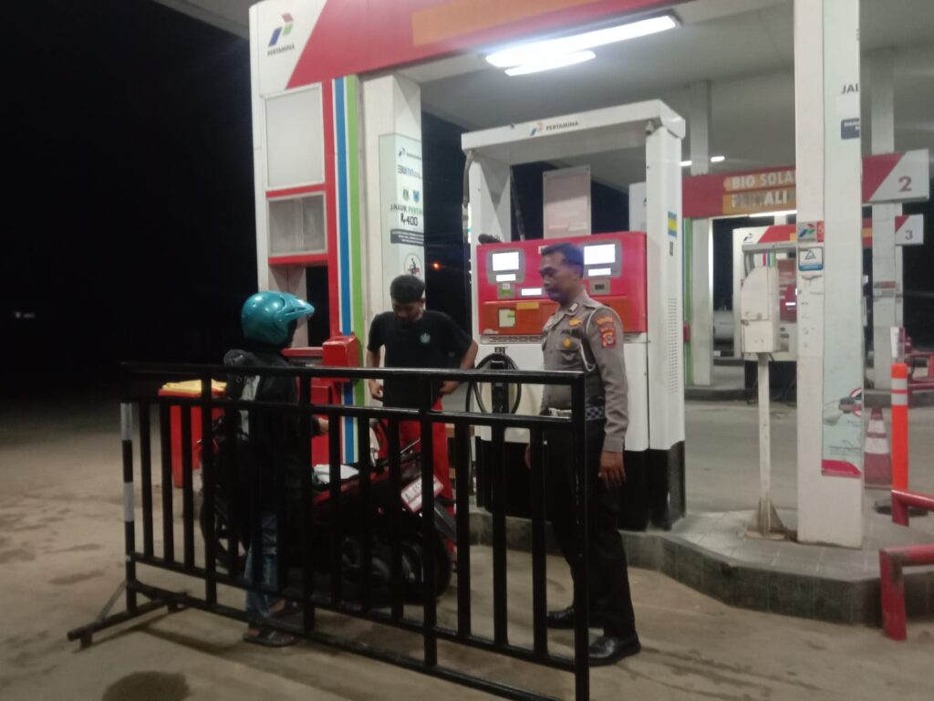 Polsek Carita Terus Tingkatkan Keamanan dan Kenyamanan Masyarakat Melalui Patroli Rutin 7 WhatsApp Image 2024 04 22 at 07.10.32