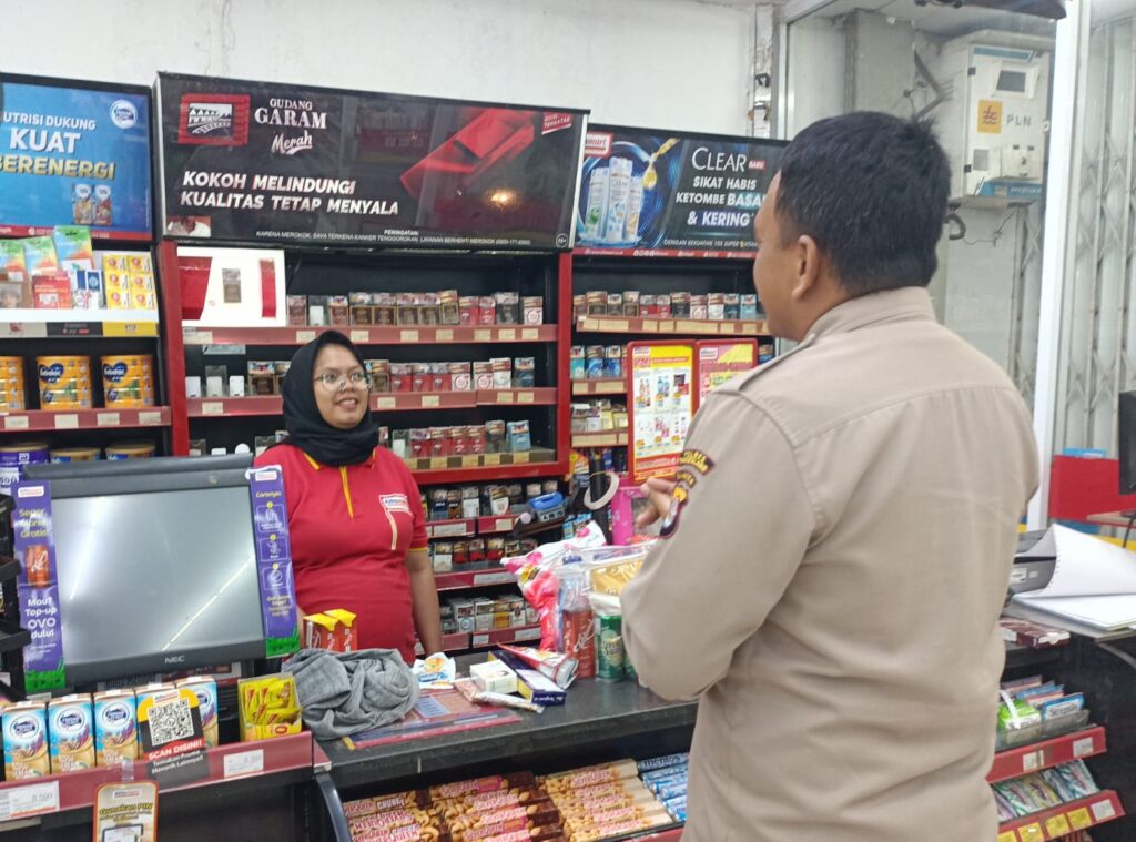 Polsek Bojong Polres Pandeglang Gelar Patroli Dialogis di Wilayah Waralaba 9 WhatsApp Image 2024 04 22 at 12.30.09