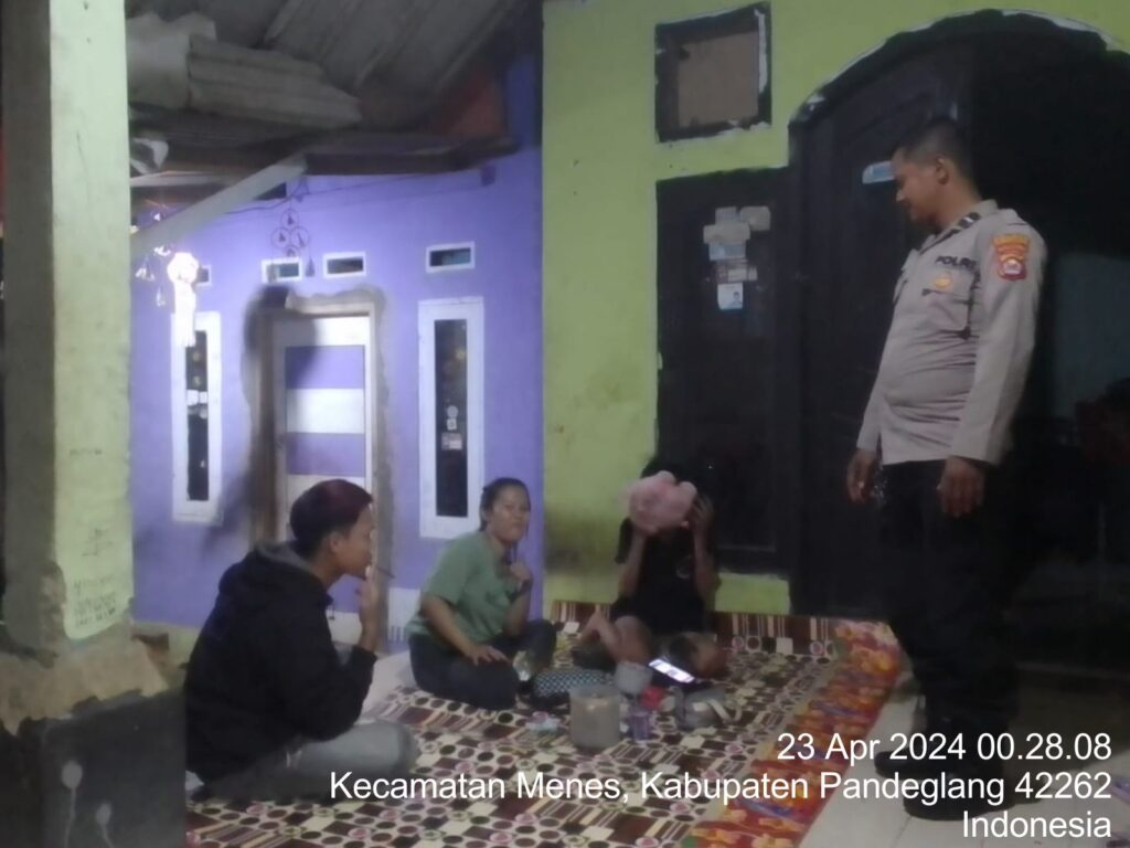 Polsek Menes Polres Pandeglang: Patroli Malam, Sambang, dan Silaturahmi untuk Jaga Kamtibmas 4 WhatsApp Image 2024 04 23 at 18.49.29