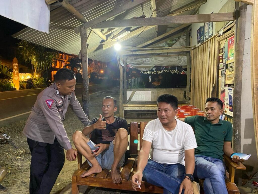 Polsek Carita Polres Pandeglang Mendapat Respon Positif dari Masyarakat Terkait Patroli Malam dan Himbauan Kamtibmas 5 WhatsApp Image 2024 04 24 at 07.08.40