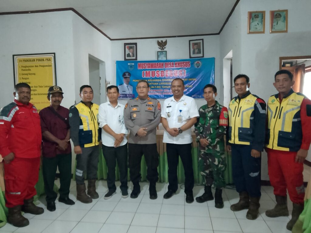 Kapolsek Panimbang Hadiri Kegiatan Sosialisasi Pemasangan Pancang Tol di Desa Gombong 9 WhatsApp Image 2024 04 24 at 15.39.03