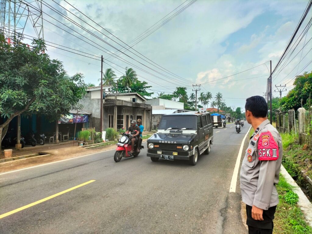 Polsek Panimbang Memastikan Kelancaran Berlalu Lintas Menuju Tempat Wisata Pantai 2 WhatsApp Image 2024 04 24 at 19.09.03