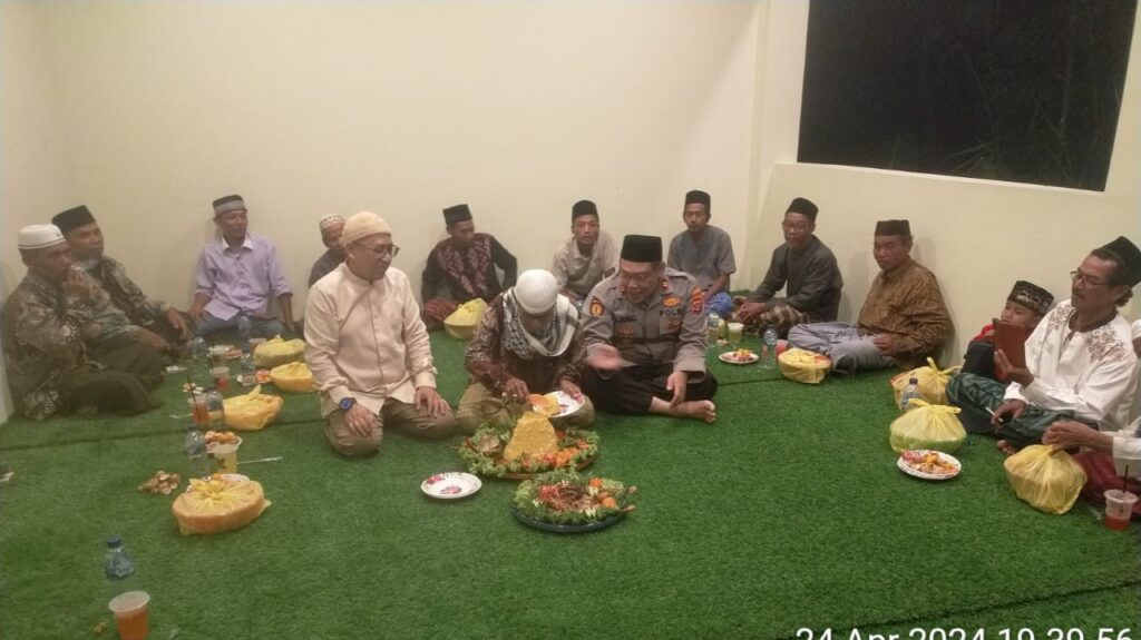 Kapolsek Panimbang Hadiri Kegiatan Syukuran Peluncuran SPBU 35.422.02 di Desa Mekarsari 8 WhatsApp Image 2024 04 24 at 20.31.10