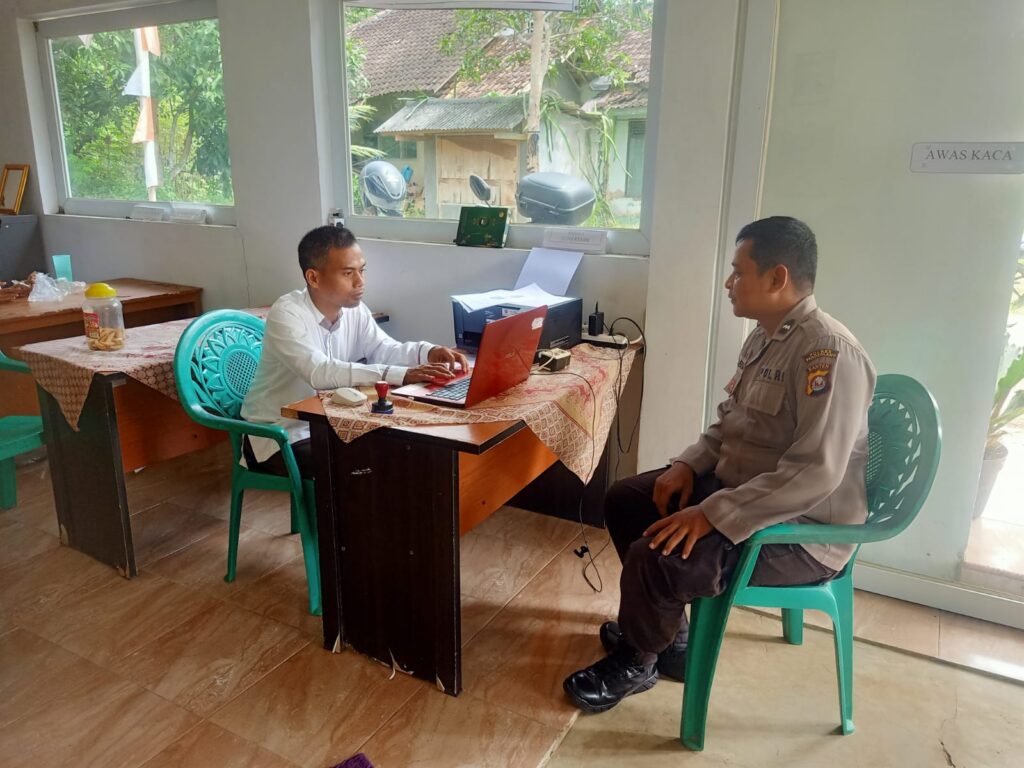 Kanit Binmas Polsek Cadasari Membangun Kedekatan dengan Kantor Desa Awilega 4 WhatsApp Image 2024 04 25 at 11.34.11