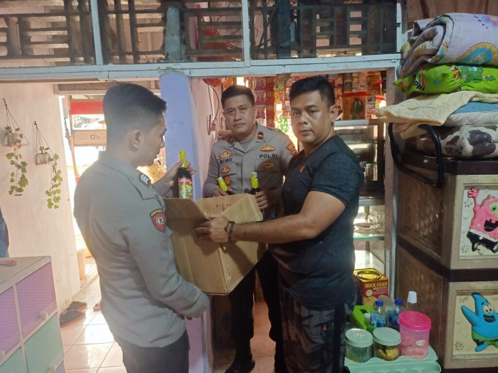 Polsek Cikedal Polres Pandeglang Berhasil Amankan Minuman Beralkohol dalam Operasi Pekat Tahun 2024 9 WhatsApp Image 2024 04 25 at 19.40.40
