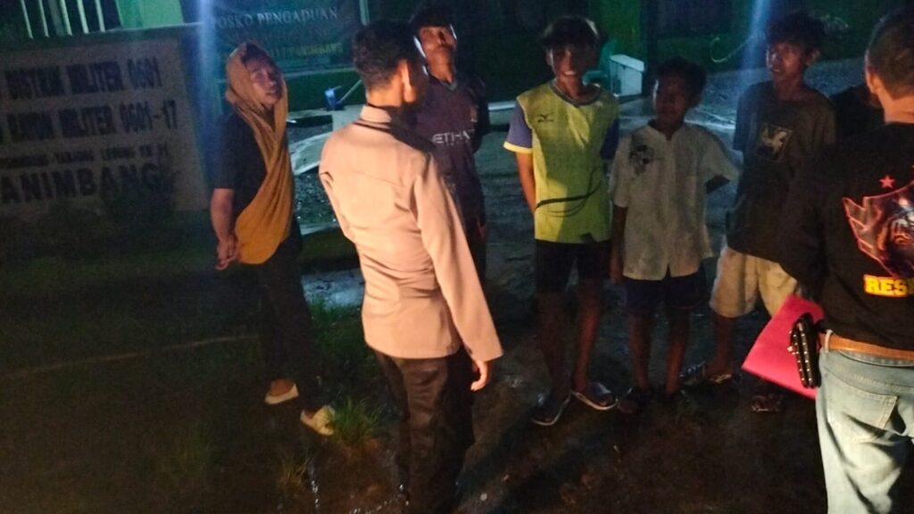 Polsek Panimbang Polres Pandeglang Gelar Patroli Malam untuk Mencegah Tindak Kejahatan dan Memberikan Rasa Aman kepada Masyarakat 10 WhatsApp Image 2024 04 26 at 20.34.45