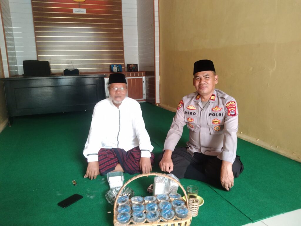 Kapolsek Menes Polres Pandeglang Jalin Silaturahmi dengan Para Tokoh Agama dan Tokoh Masyarakat 1 WhatsApp Image 2024 04 28 at 17.31.38
