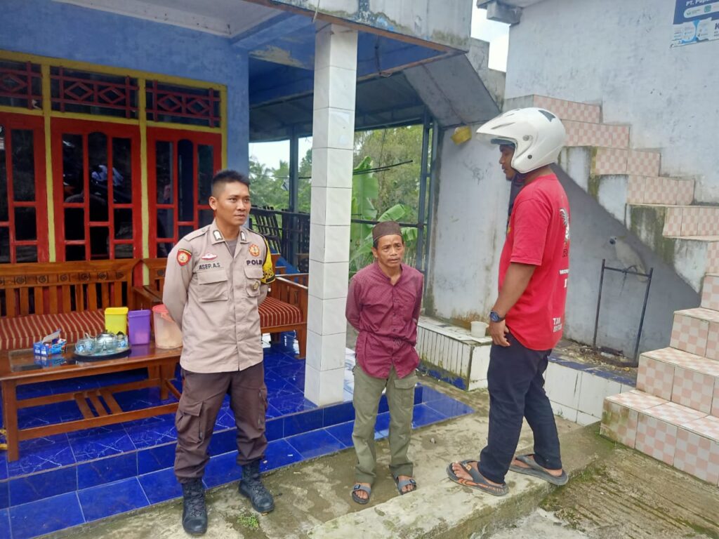 Bhabinkamtibmas Polsek Cadasari Tingkatkan Kedekatan dengan Masyarakat 1 WhatsApp Image 2024 04 28 at 20.46.39
