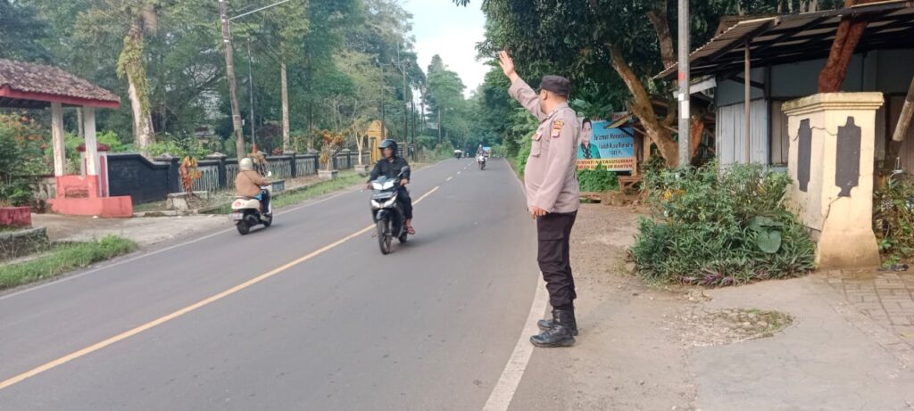 Polsek Saketi Rutin Gelar Kegiatan Gatur untuk Ciptakan Kamtibcarlantas yang Aman dan Nyaman 1 WhatsApp Image 2024 04 29 at 23.08.52