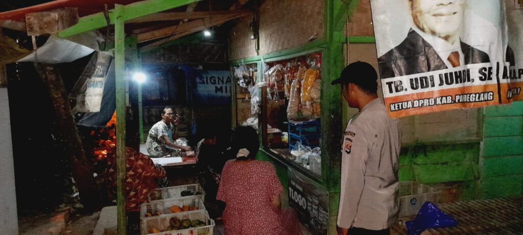 Antisipasi C3 dan Gangguan Kamtibmas Polsek Patia Tingkatkan Patroli Malam 5 WhatsApp Image 2024 04 30 at 06.15.33