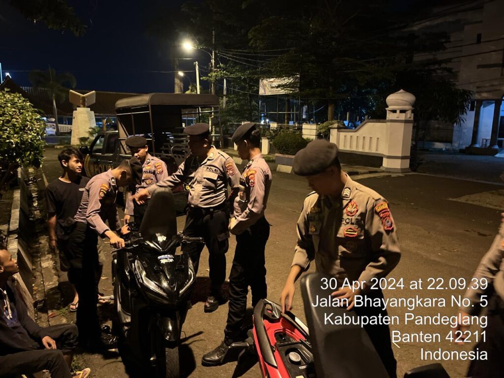 Sat Samapta Polres Pandeglang Gelar Patroli Malam untuk Cegah Aksi Balap Liar dan Tawuran 7 WhatsApp Image 2024 05 01 at 01.56.53