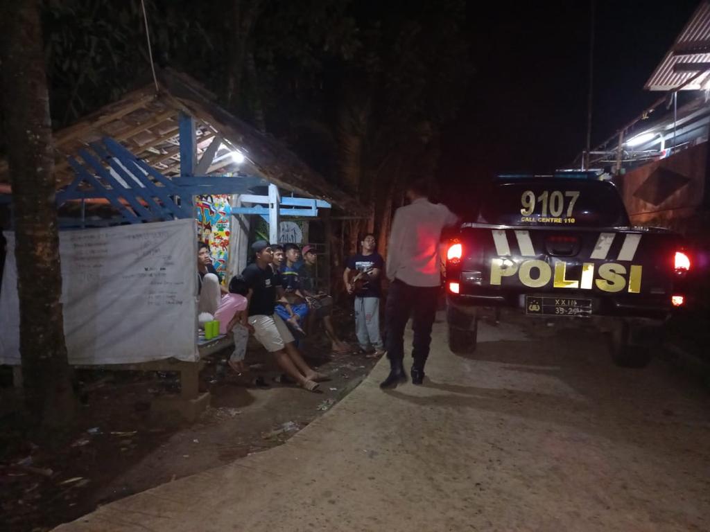 Polsek Cimanuk Terus Menjalin Kedekatan dengan Warga Sebagai Bhabinkamtibmas 5 WhatsApp Image 2024 05 02 at 19.42.56