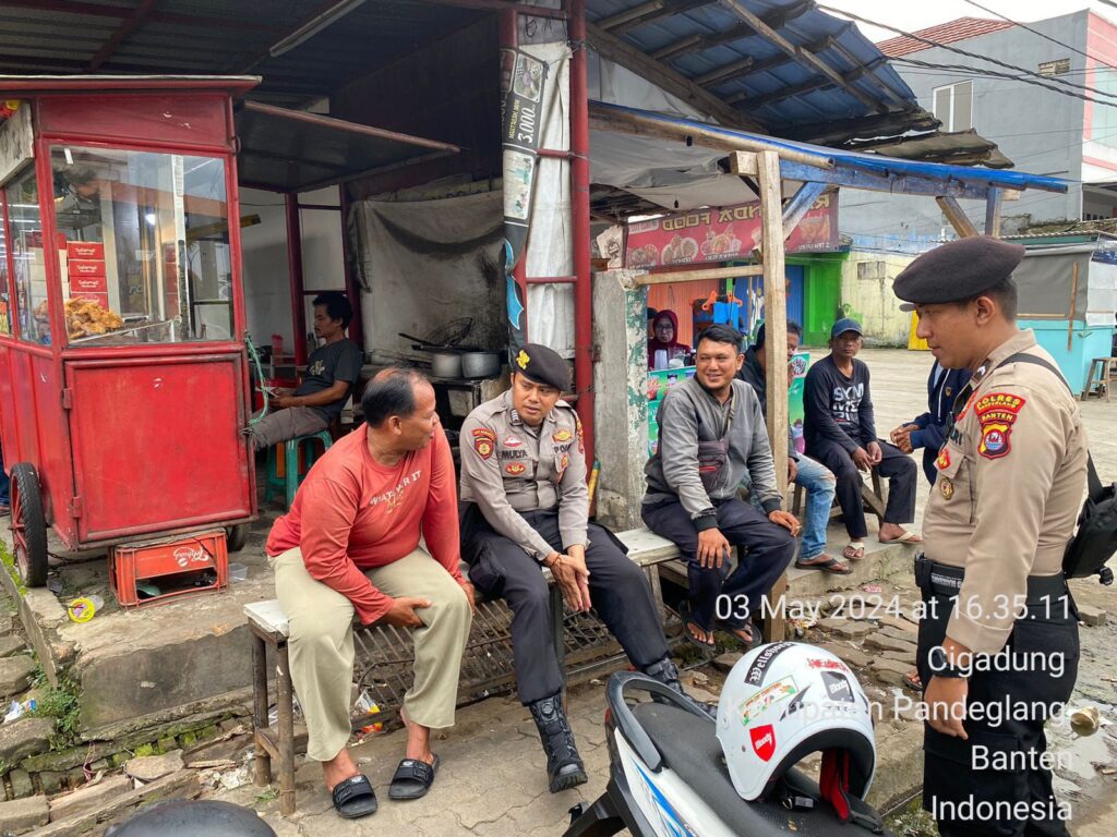 Patroli Dialogis Sat Samapta Polres Pandeglang Berikan Edukasi Tata Tertib Lalulintas 10 WhatsApp Image 2024 05 03 at 20.18.05
