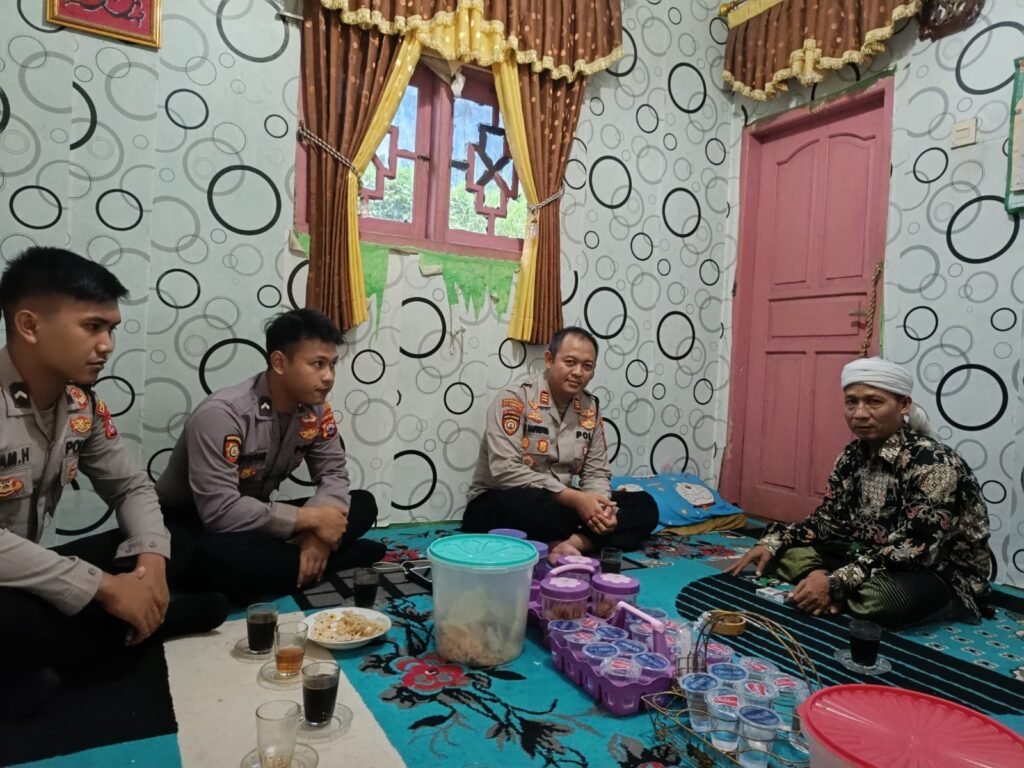 Patroli Perintis Presisi SatSamapta Polres Pandeglang: Silaturahmi Kamtibmas di Ponpes Darul Irsyad 8 WhatsApp Image 2024 05 03 at 21.28.39
