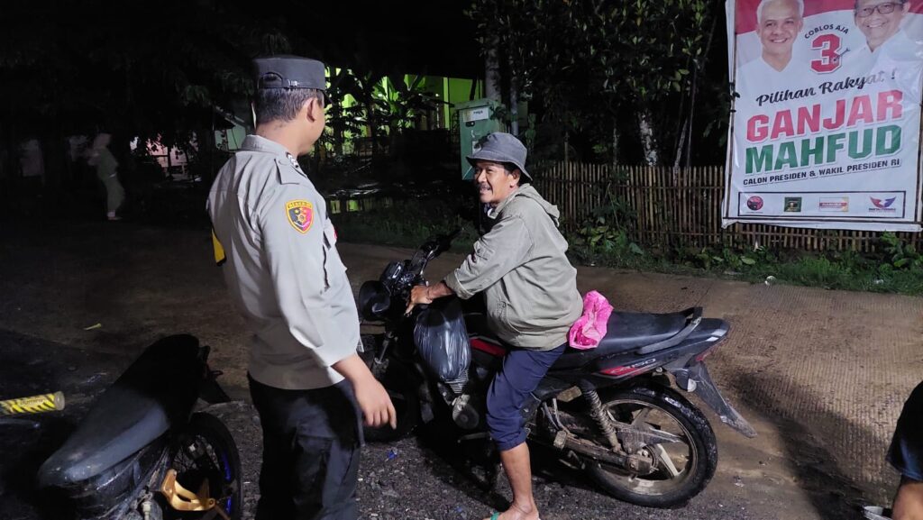 Polsek Patia Tingkatkan Patroli KRYD untuk Situasi Kamtibmas yang Aman dan Pelayanan Terbaik kepada Masyarakat 1 WhatsApp Image 2024 05 04 at 05.36.32