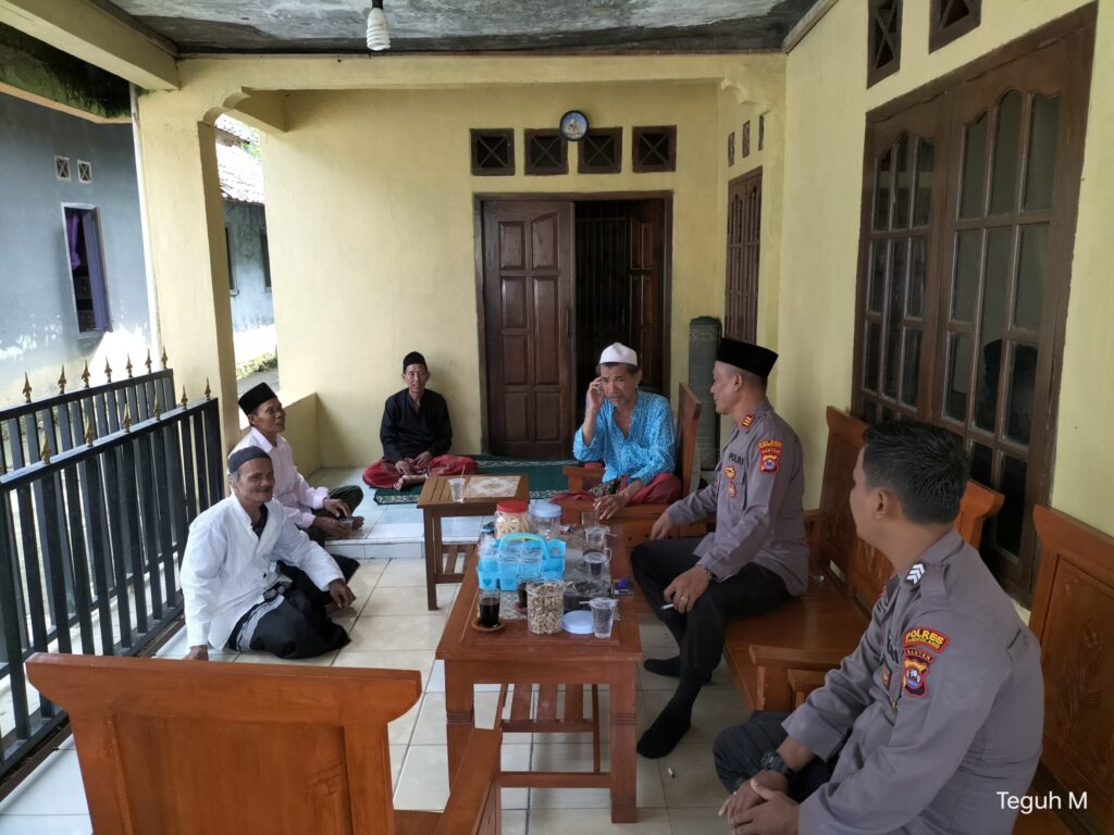 Kapolsek Angsana Polres Pandeglang Sambangi Tokoh Agama di Pondok Pesantren Al Mubasirin 2 WhatsApp Image 2024 05 04 at 06.45.16 scaled