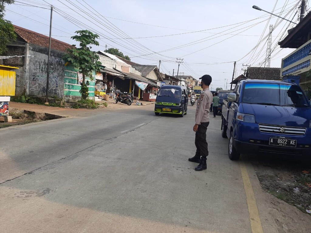 Polsek Bojong Polres Pandeglang Sediakan Pelayanan Pengaturan Lalulintas sebagai Bukti Pengabdian Polri kepada Masyarakat 4 WhatsApp Image 2024 05 04 at 09.59.06
