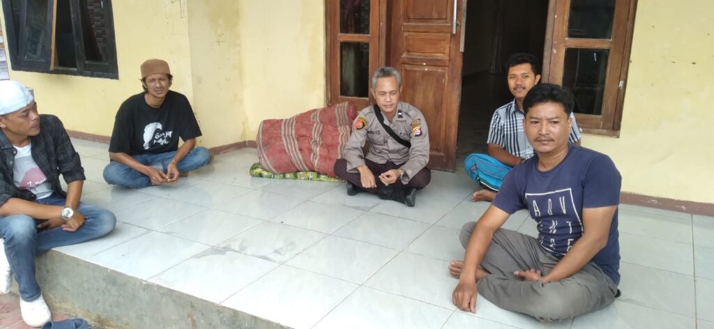 Bhabinkamtibmas Polsek Cadasari Jalin Kedekatan dengan Warga Melalui Kunjungan Rutin 7 WhatsApp Image 2024 05 04 at 11.56.45