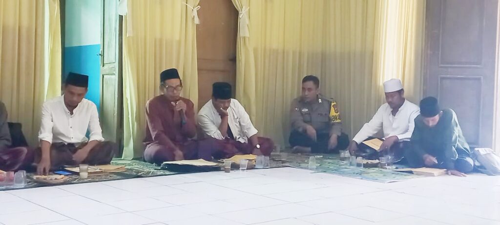 Polsek Picung Polres Pandeglang Hadiri Acara Pengajian Rutin dan Silaturahmi di Desa Cililitan 7 WhatsApp Image 2024 05 04 at 12.33.07
