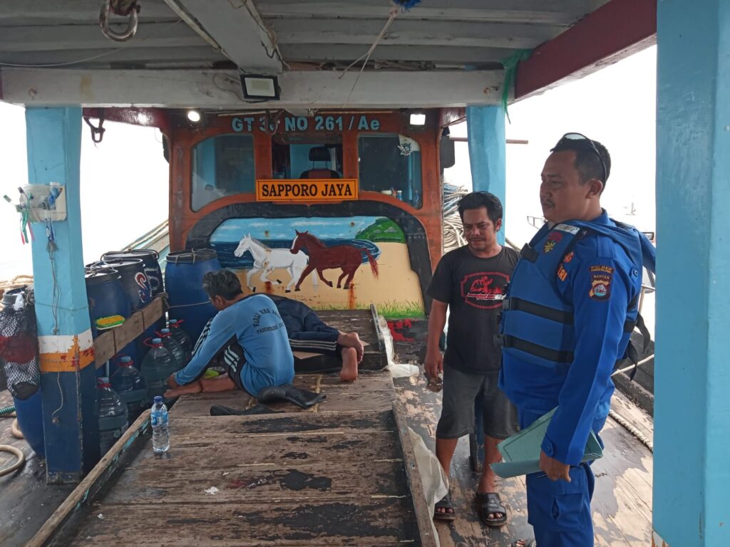 Satpolair Polres Pandeglang Sambangi Nahkoda Kapal, Ingatkan Waspada Cuaca dan Periksa Keselamatan Kapal 5 WhatsApp Image 2024 05 06 at 08.58.34