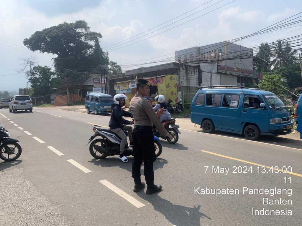 Polres Pandeglang: Personel Samapta Rutin Lakukan Gatur Pagi untuk Kamseltibcarlantas 10 WhatsApp Image 2024 05 07 at 18.19.18