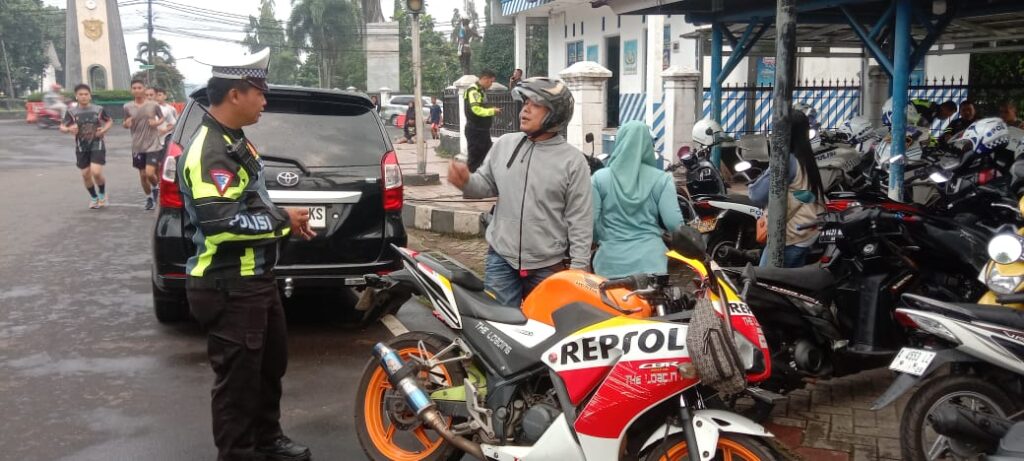 Satlantas Polres Pandeglang Gelar Razia, Tertibkan Pengendara Pelanggar Lalu Lintas 8 WhatsApp Image 2024 05 08 at 10.05.51