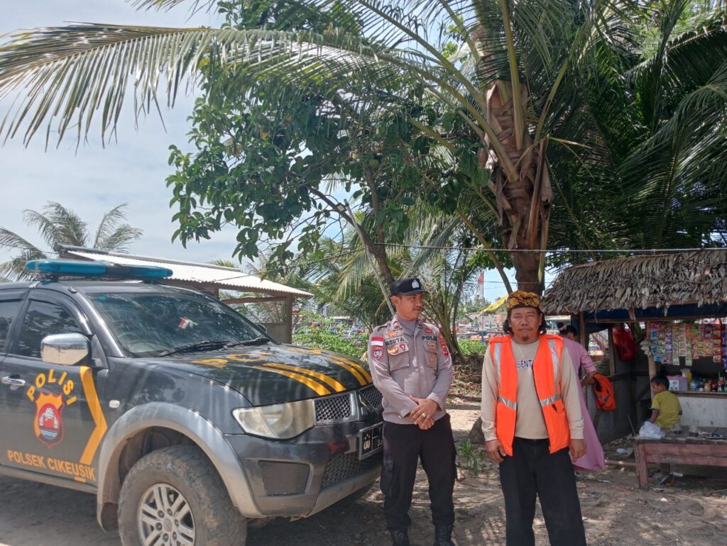 Polsek Cikeusik Aktif Lakukan Patroli dan Himbauan Kamtibmas di Kecamatan Cikeusik 5 WhatsApp Image 2024 05 08 at 18.56.19