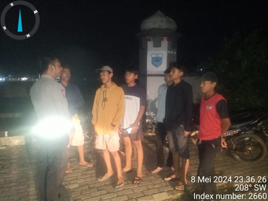 Polsek Menes Melaksanakan Patroli Kamtibmas di Wilayah Kecamatan Menes Kab. Pandeglang 9 WhatsApp Image 2024 05 09 at 14.22.35