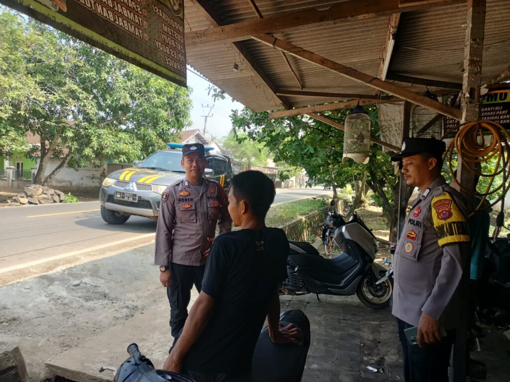 Polsek Cikeusik Tingkatkan Patroli Siang untuk Ciptakan Situasi Kamtibmas Aman dan Kondusif 10 WhatsApp Image 2024 05 09 at 14.26.58