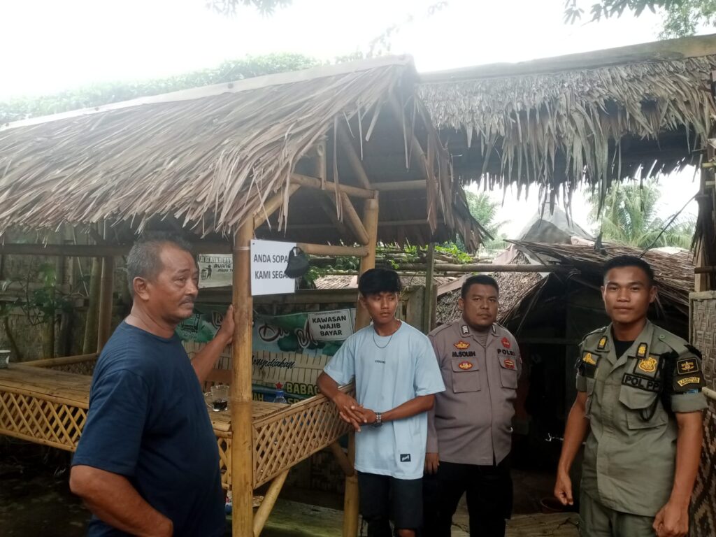 Polsek Cikedal Lakukan Patroli Dialogis Guna Jalin Komunikasi Yang Baik Dengan Masyarakat 3 WhatsApp Image 2024 05 09 at 18.36.15