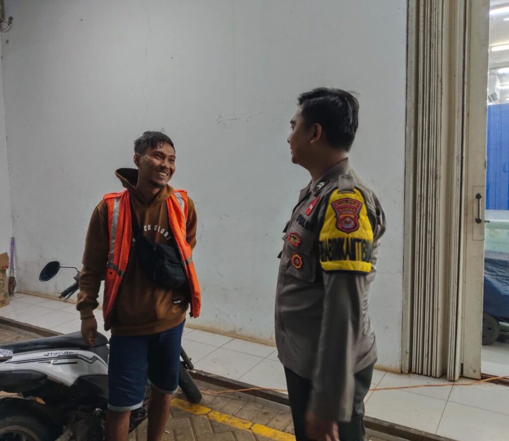 Polsek Cigeulis Terus Tingkatkan Patroli Malam untuk Situasi Kamtibmas yang Aman 10 WhatsApp Image 2024 05 10 at 06.50.48