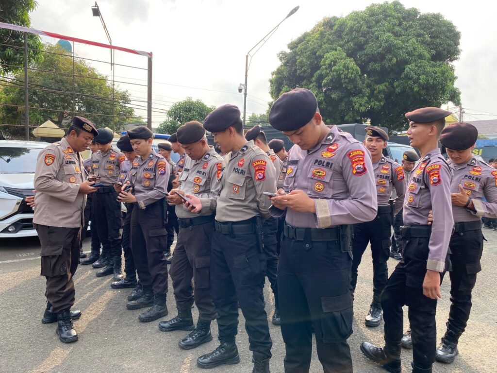 Polres Pandeglang Periksa HP Anggota untuk Tegakkan Disiplin dan Menindaklanjuti Judi Online 6 WhatsApp Image 2024 05 10 at 09.17.29