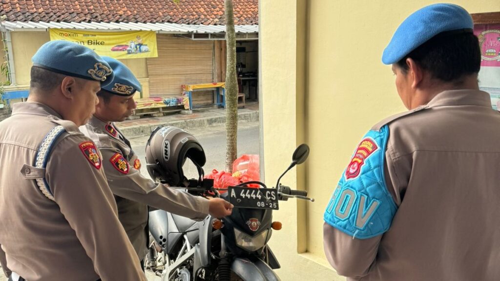Propam Polres Pandeglang Gelar Sidak Gaktiblin untuk Cegah Penggunaan Knalpot Brong 5 WhatsApp Image 2024 05 10 at 09.21.17