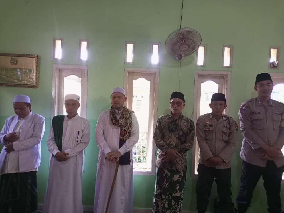 Bhabinkamtibmas Polsek Cimanuk Hadiri Pengajian di Pesantren Darul Al Ibtida 7 WhatsApp Image 2024 05 10 at 10.07.07
