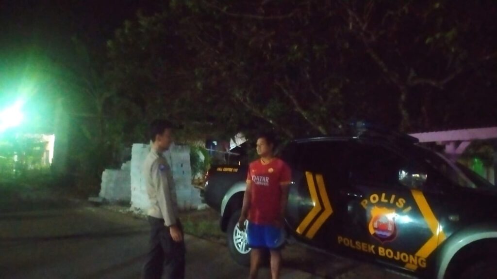 Polsek Bojong Polres Pandeglang Melaksanakan Patroli Malam Dialogis Akhir Pekan 3 WhatsApp Image 2024 05 11 at 11.50.16