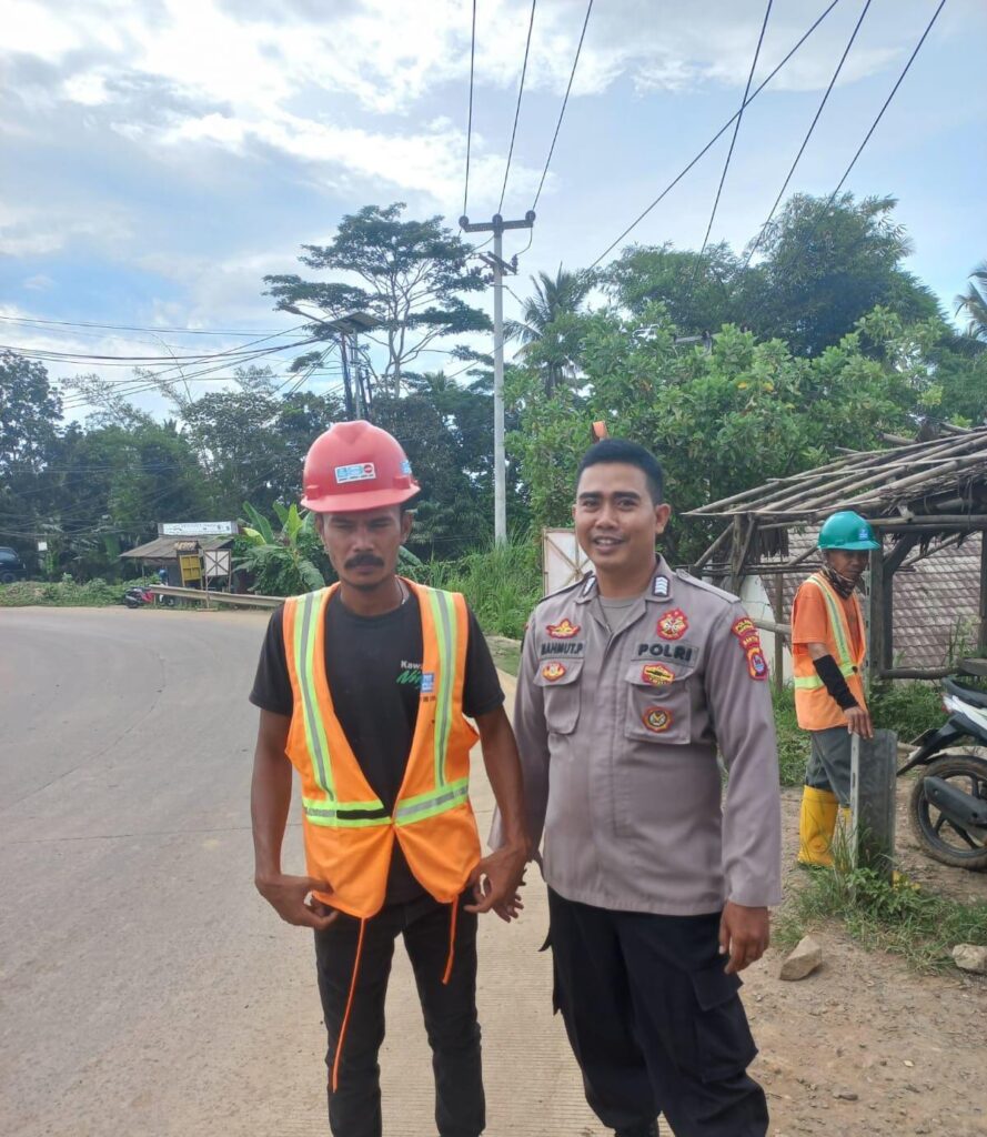 Polsek Bojong Polres Pandeglang Lakukan Kegiatan Rutin Yang Ditingkatkan (KRYD) untuk Mencegah Kejahatan Konvensional dan Premanisme 4 WhatsApp Image 2024 05 11 at 16.28.02