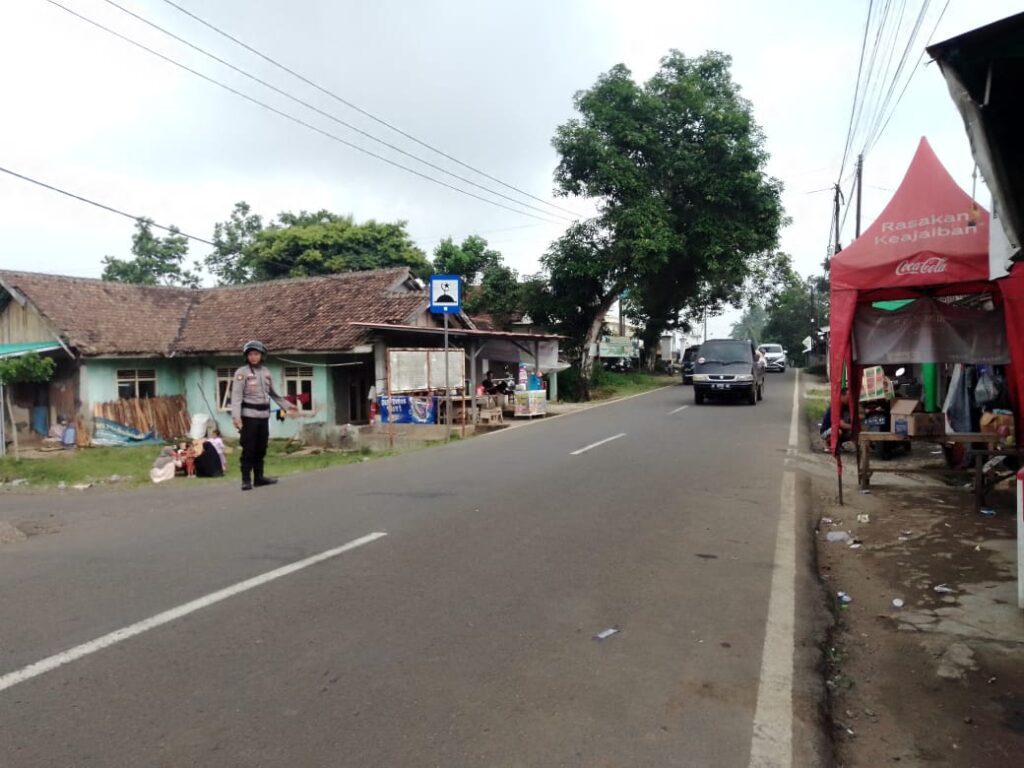 Polsek Pulosari, Polres Pandeglang, Gelar Kegiatan Pengaturan Arus Lalulintas untuk Ciptakan Kondisi Kondusif di Sore Hari 10 WhatsApp Image 2024 05 11 at 23.59.07